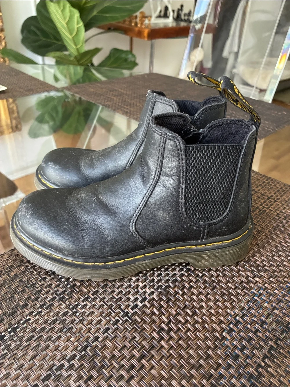 Dr. Martens 2976 Chelsea Boots in black leather kids size 13